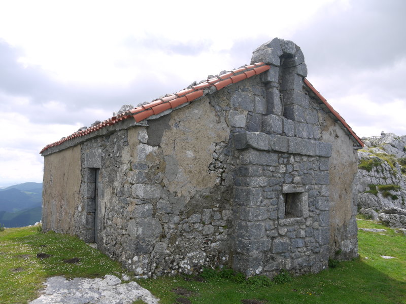 Santa Eufemia ermita Aulesti aldean