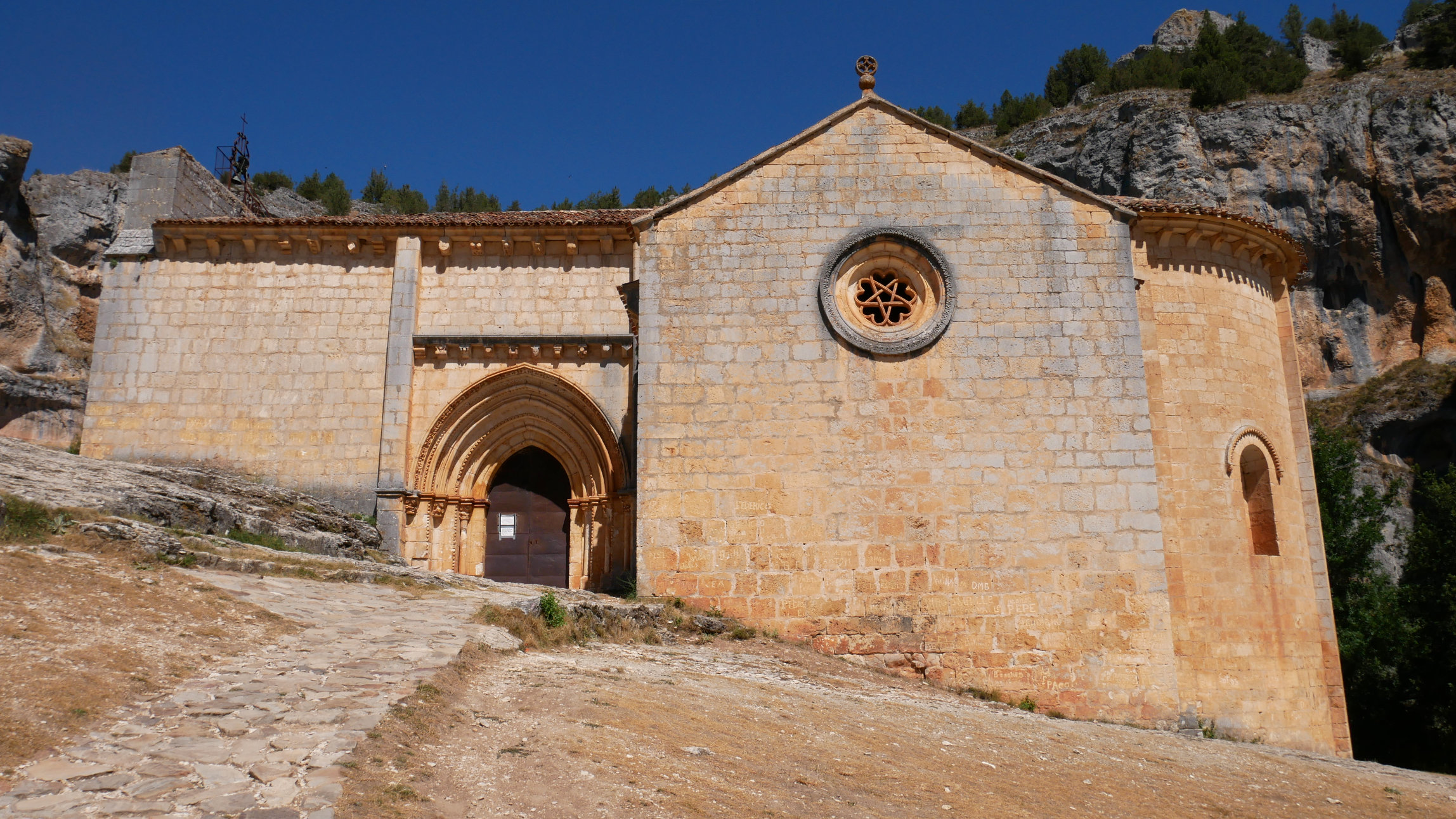 San Bartolome ermita, Lobos ibaiaren arroilan