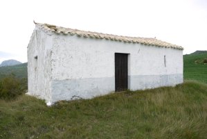 Santa Kruz ermita Arzotz aldean