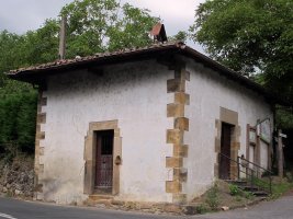 Gurutze Santua ermita Zegama aldean