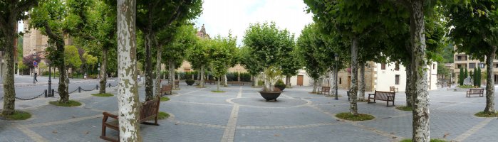 Orobione aurreko plaza, Lazkao