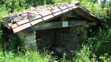 La Fuente Vieja iturria, Eritzegoiti-Atetz