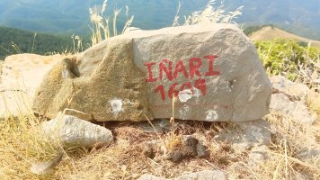 Iñari (1609m) tontorreko harria