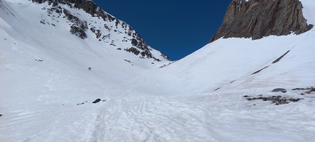 Tebarray (2886m) lepora igotzen iboi urdinetatik gora