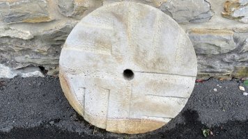 Harria garbitoki aurrean, Arrieta Iruraitz-Gauna