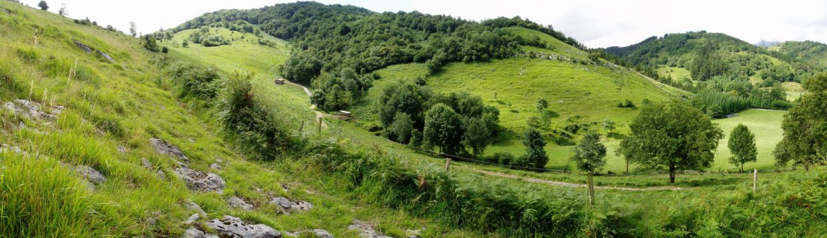 Aizarnatik igotzen den bidearen pasarte bat