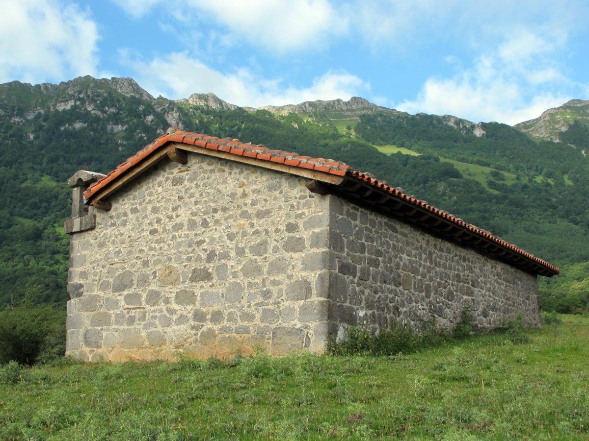 Santa Krutz ermita Intza aldean