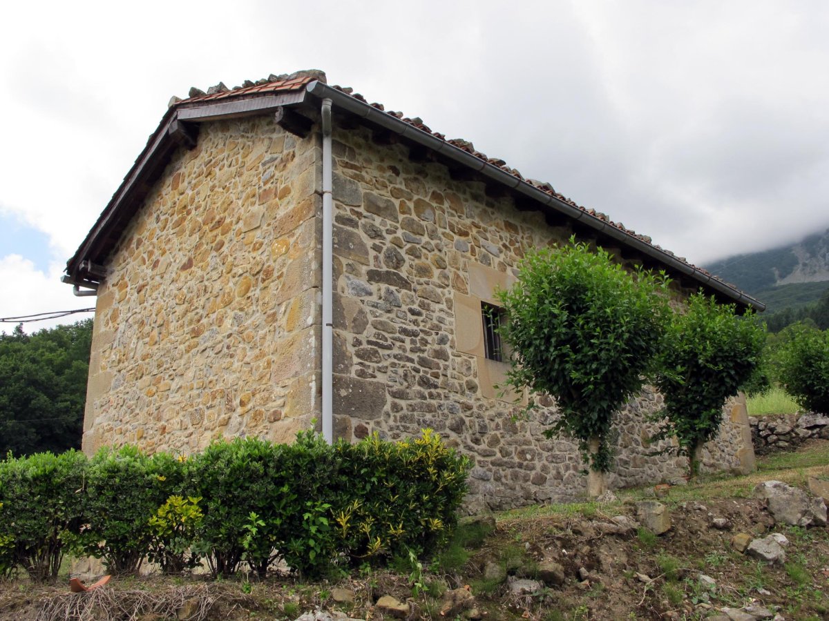 San Pedro ermita Zegama aldean