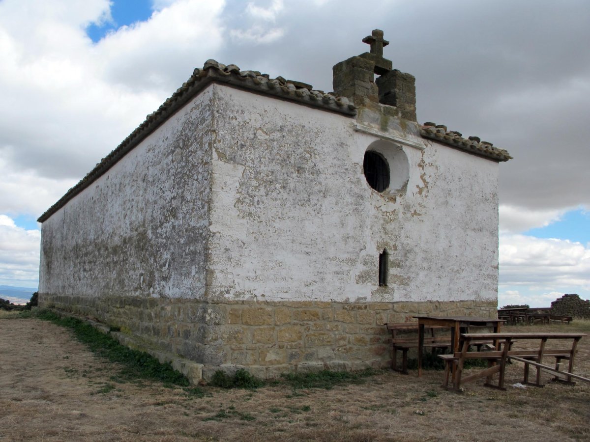 Santa Maria la Blanca ermita Uxue aldean