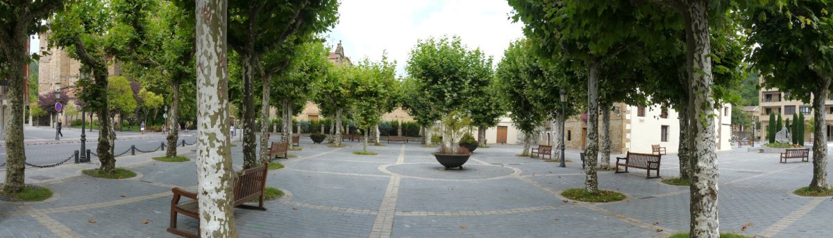 Orobione aurreko plaza, Lazkao