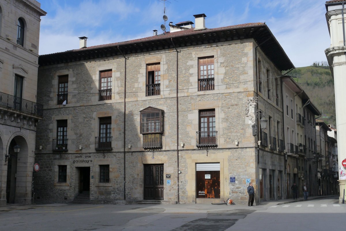 Izagirre-Moia jauregia, Bergara