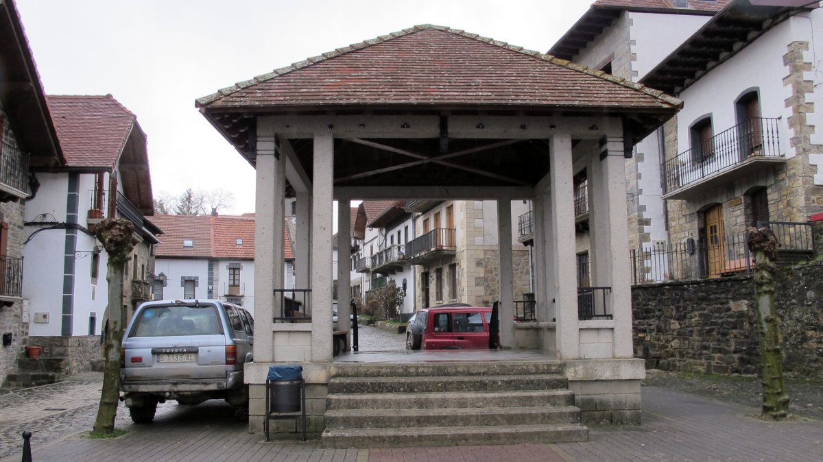 Kale Nagusiko kioskoa, Ezkaroze