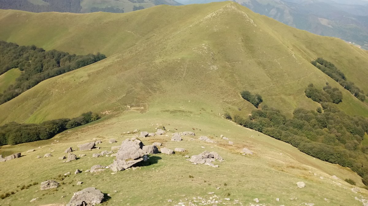 Buztizko Lepoa (925m) eta Mendieder (1071m) Mendaurretik (1131m)