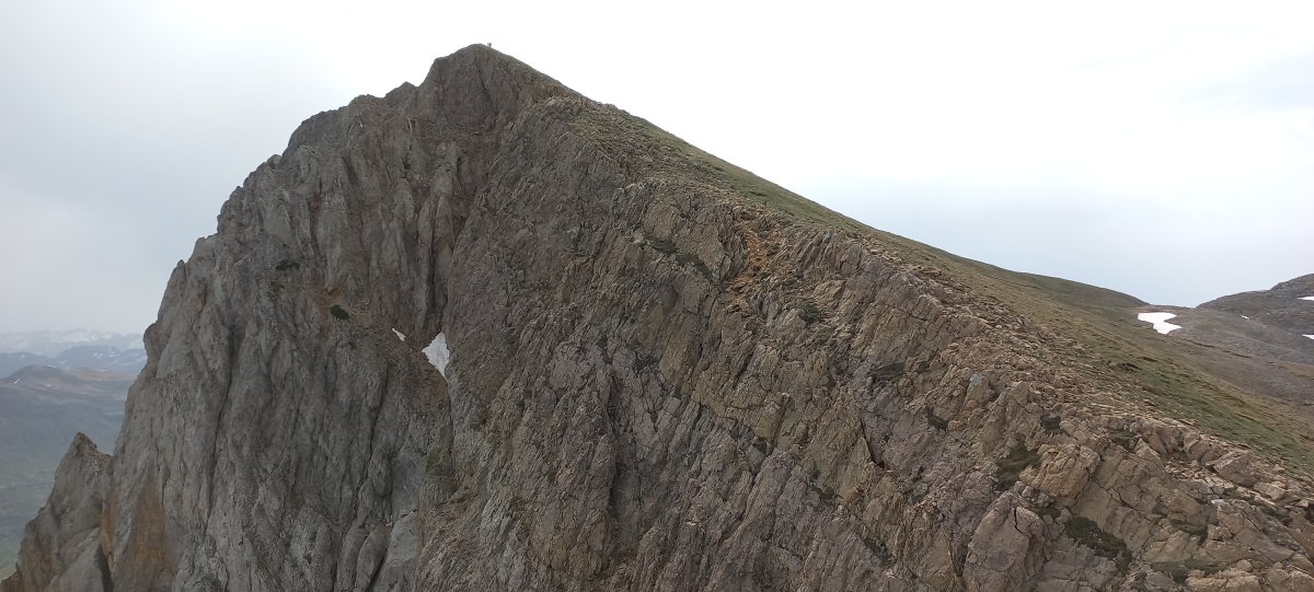 Atxerko Gaztelua (2384m) mendebaldeko hegaletik ikusita