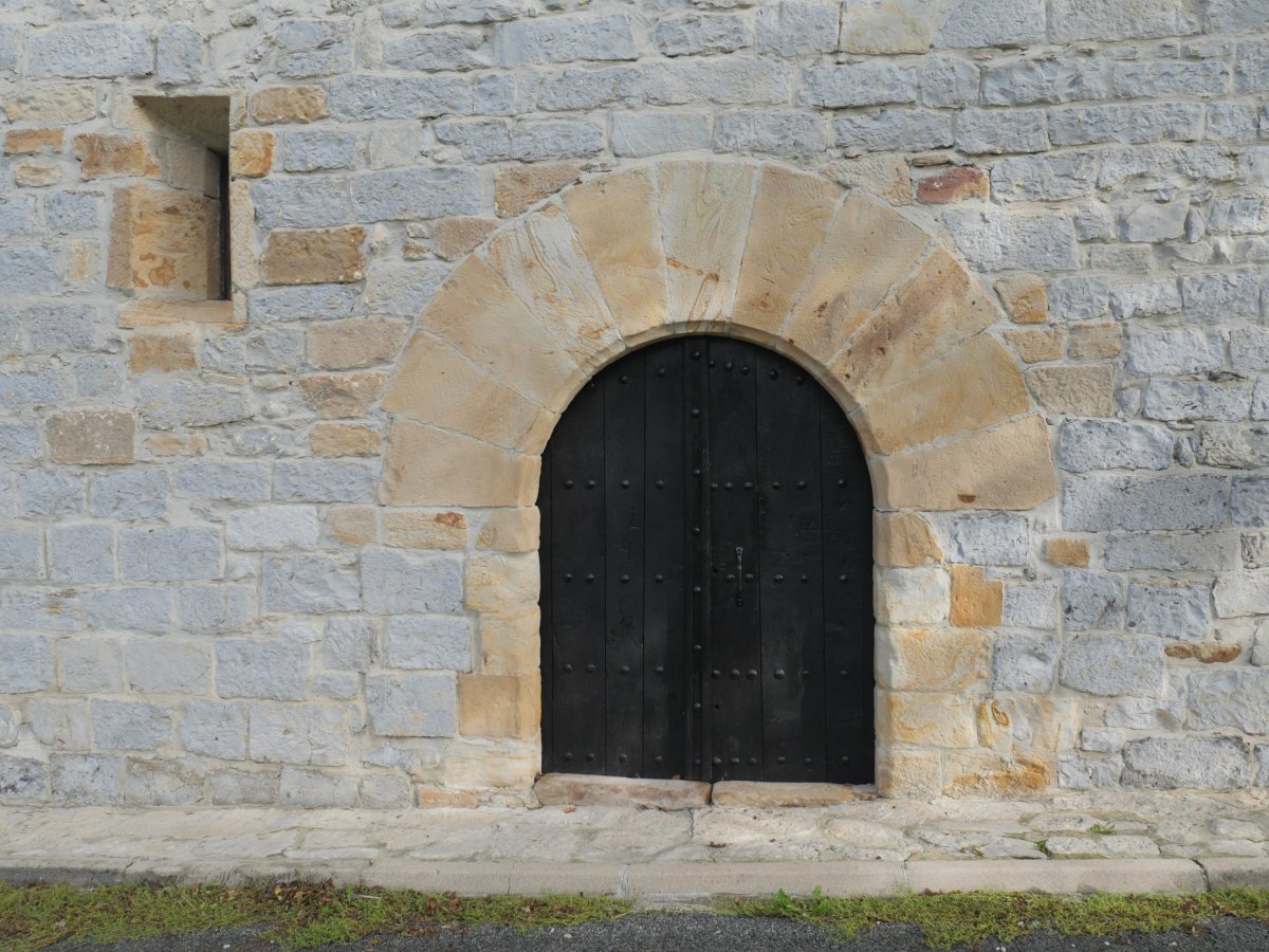 San Sebastian ermita, sarrera