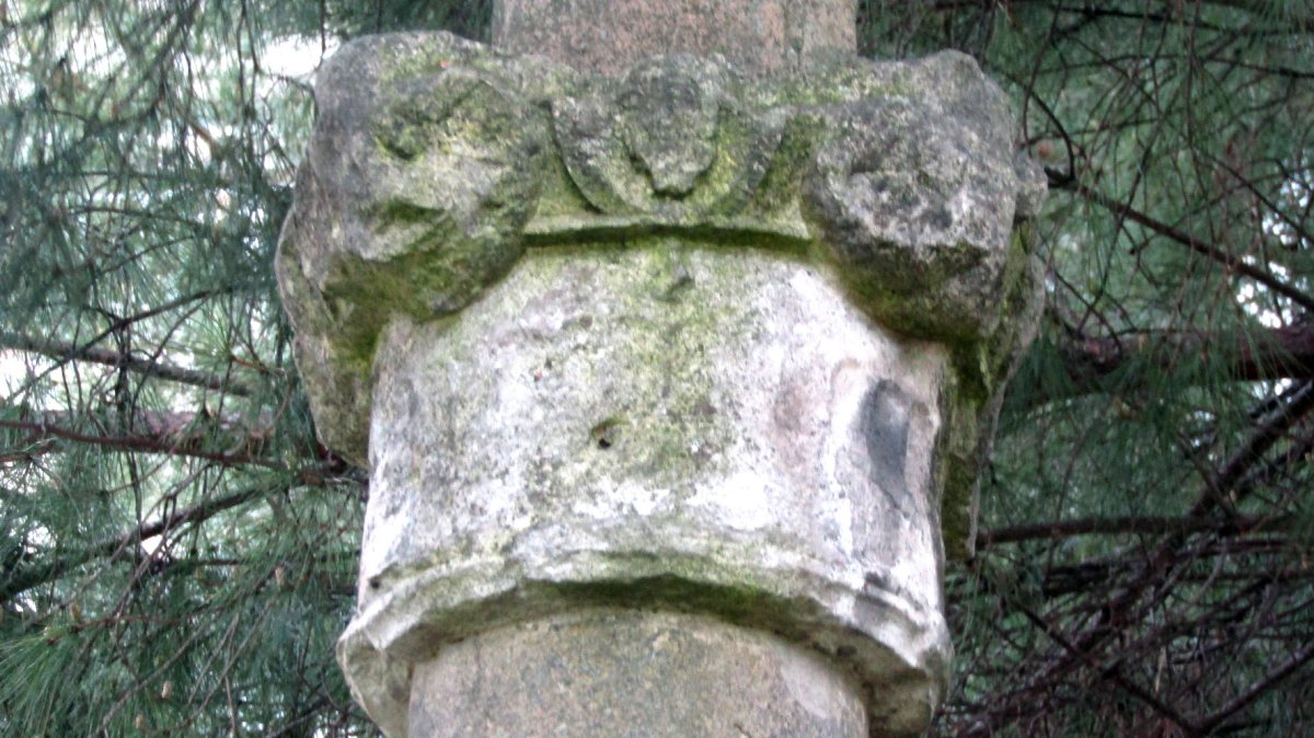 Cruz Negra gurutzea, Iruñea