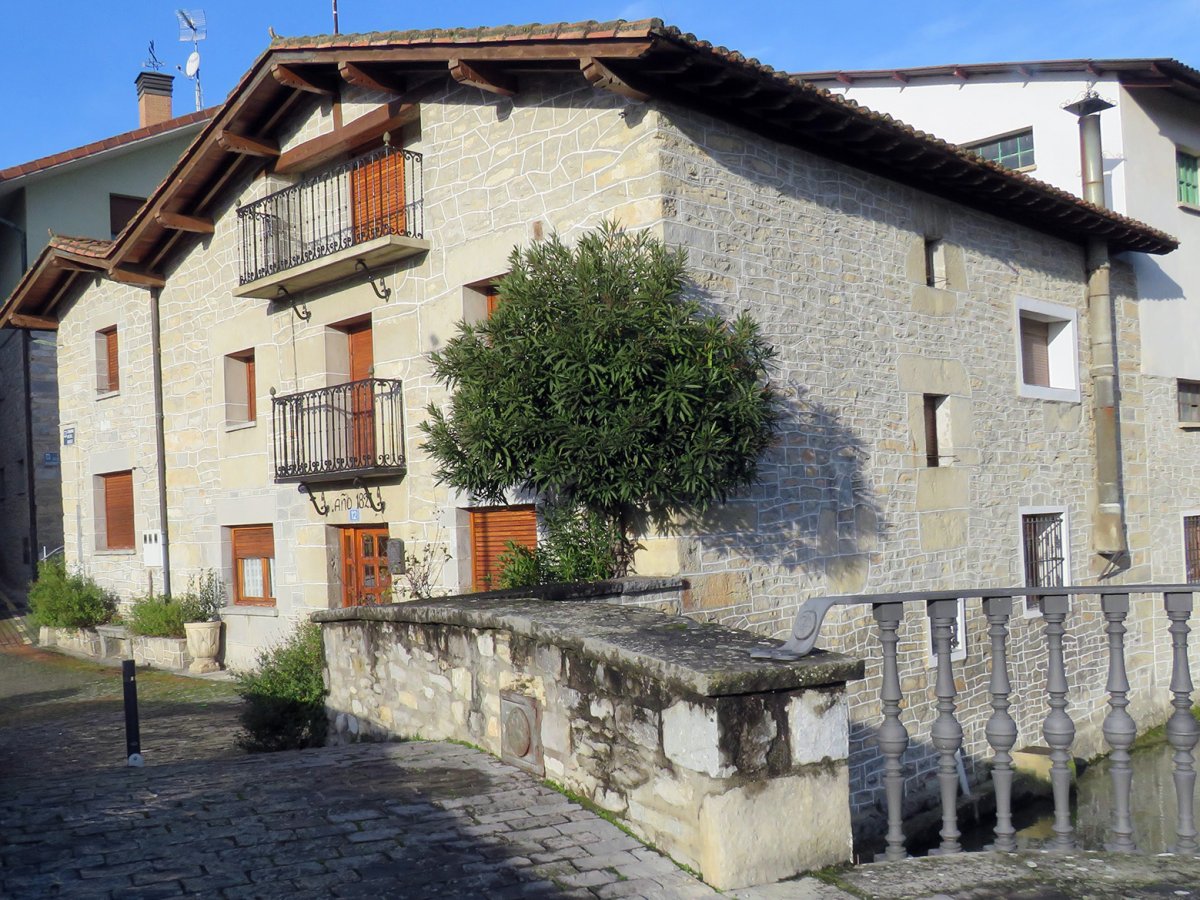 Etxea (Erregebidea 12), Langraiz Oka-Iruña Oka