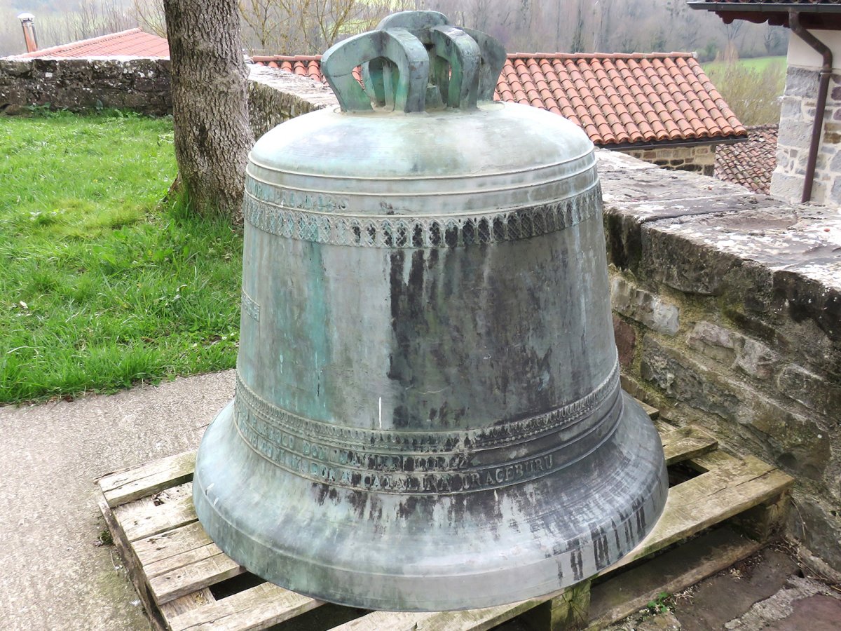 Kanpaia San Saturnino eliza atarian, Uritz-Artzibar