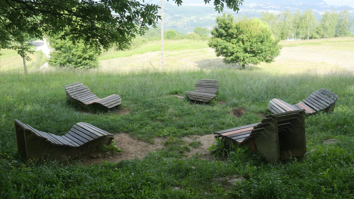 Santiomendi gailurra, atsedenleku egokiak