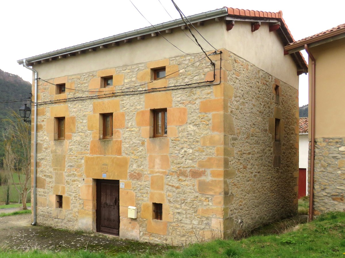 Etxea (Errege Kalea 5) Mioma-Gaubea