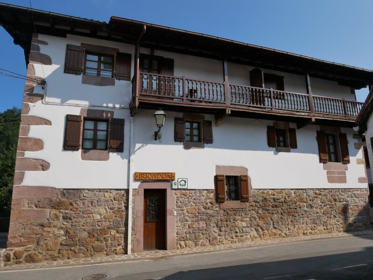 Iriondoa etxea, Etxalar