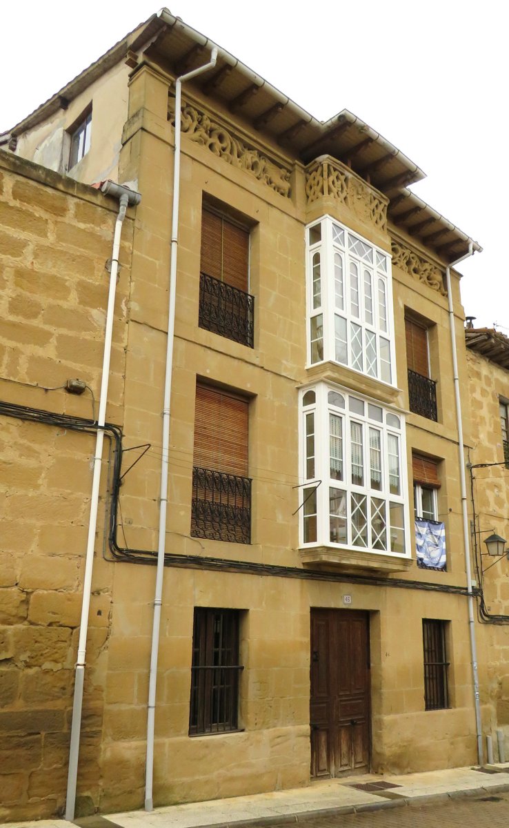 Etxea (Larrazuria Kalea 46), Bastida