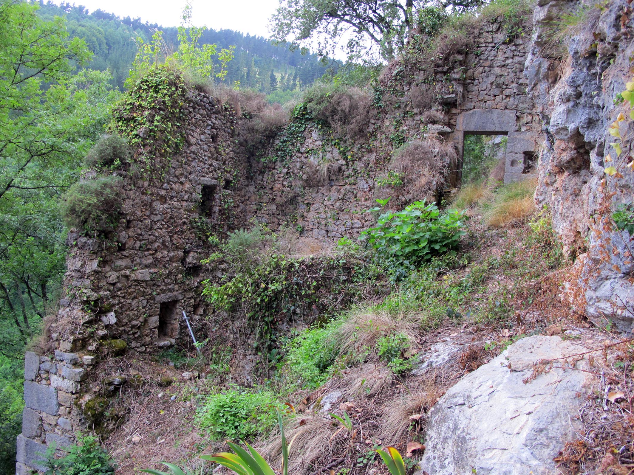 San Xipirio ermitaren aztarnak Urkizu aldean