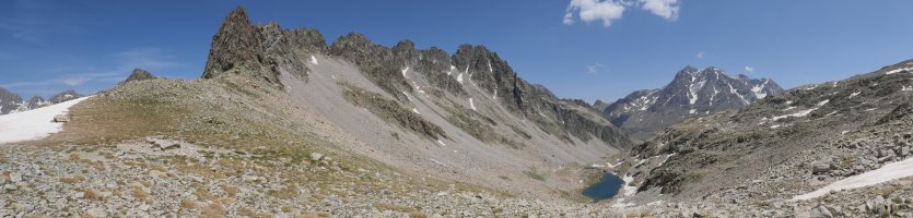 Puerto Viejo, honaiko heltzen da GR-11 bidearen arrastoa. Lavaza ezker aldean eta Vignemale urrutian.