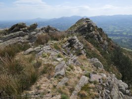 Altsanga, ekialdeko tontorra erdiko tontorretik