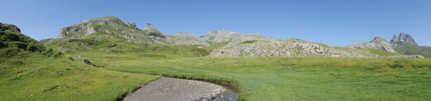 Portalet errekastoaren aldamenetik abiatzen da ibilbidea