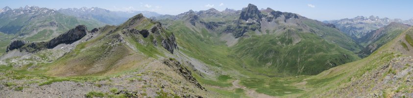 Pic d'Anéou eta Canal Royako Plana de la Rinconadako sakana, Anayet haitza gainean duela