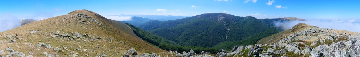 Txango, mendebaldeko bizkarreko panoramika. Urrutian Ortzantzurieta.