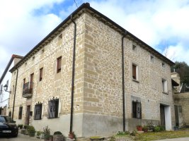 Etxea (Iturri kalea 32) Saratsu-Lantaron