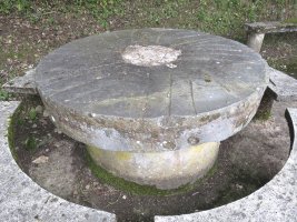 Errotarria 1 iturri ondoan, Lagran