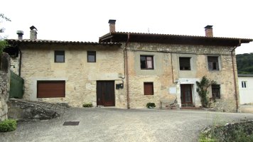 Etxea, Azazeta Arraia-Maeztu