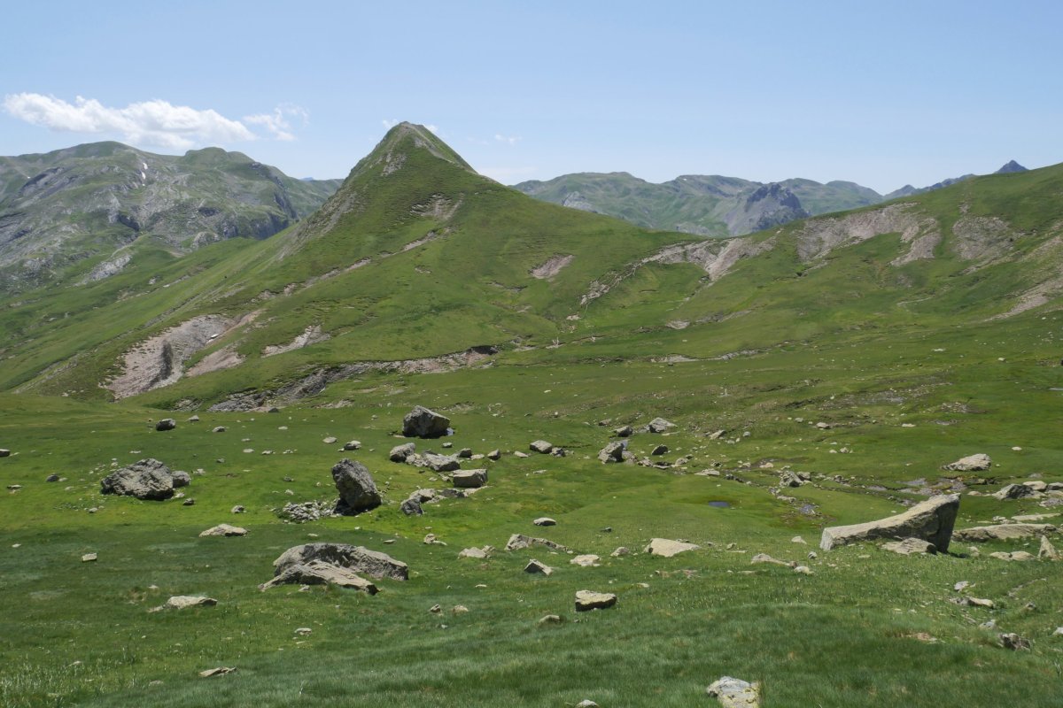 Col des Arazures eta izenik gabeko muino bat