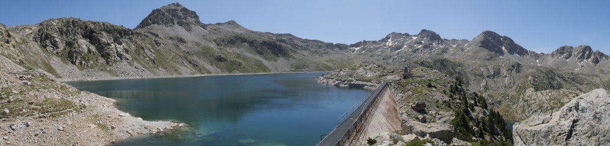 Brazato Goikoa urtegia eta inguruko mendiak