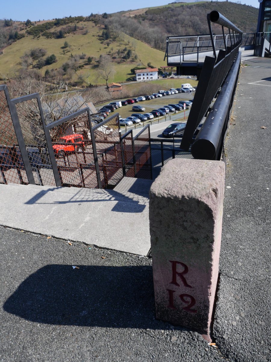 R12 mugarria Ibardinen