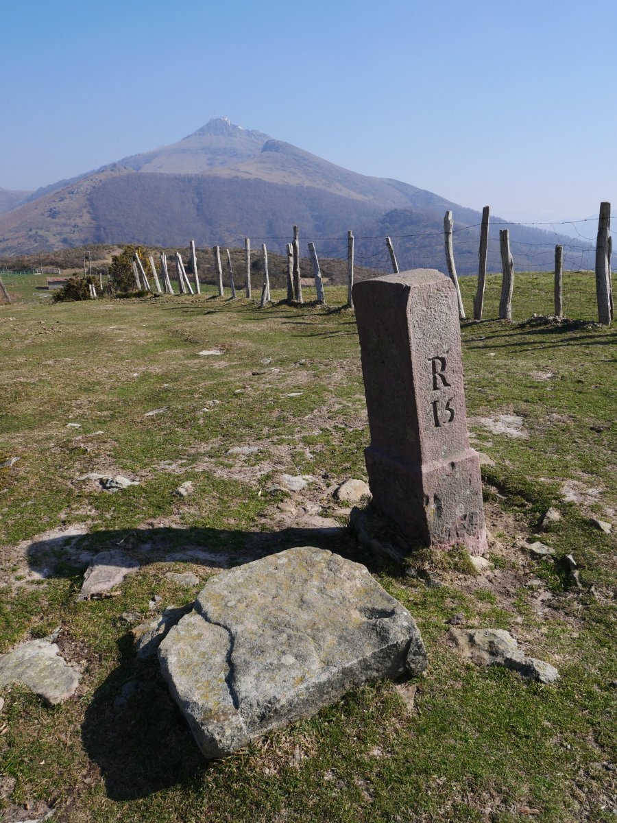 R15 mugarria Erentzazun