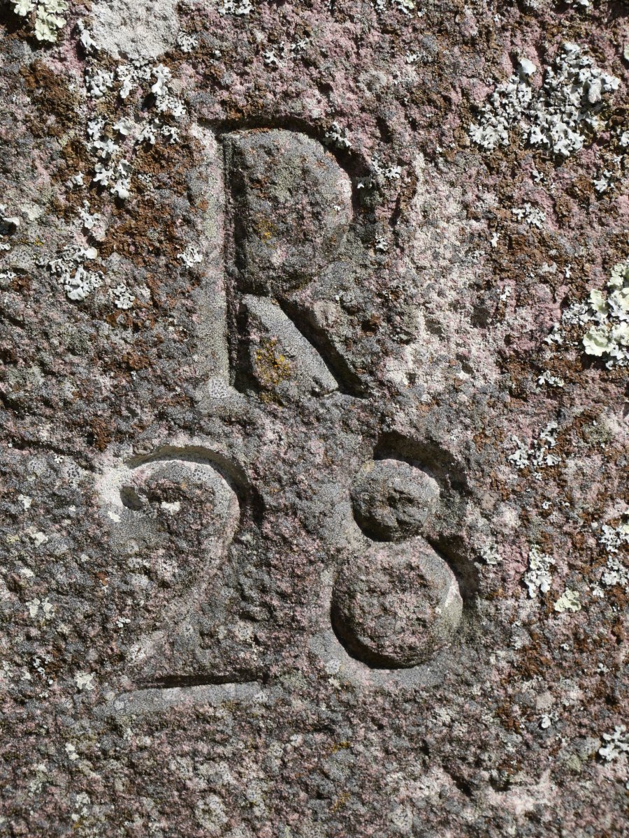 28. mugarria Larrunen