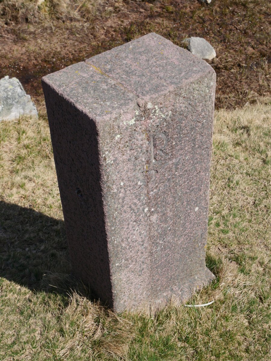 27. mugarria Larrunen