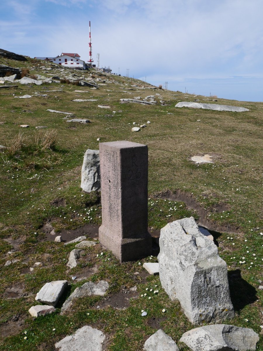 25. mugarria Larrunen