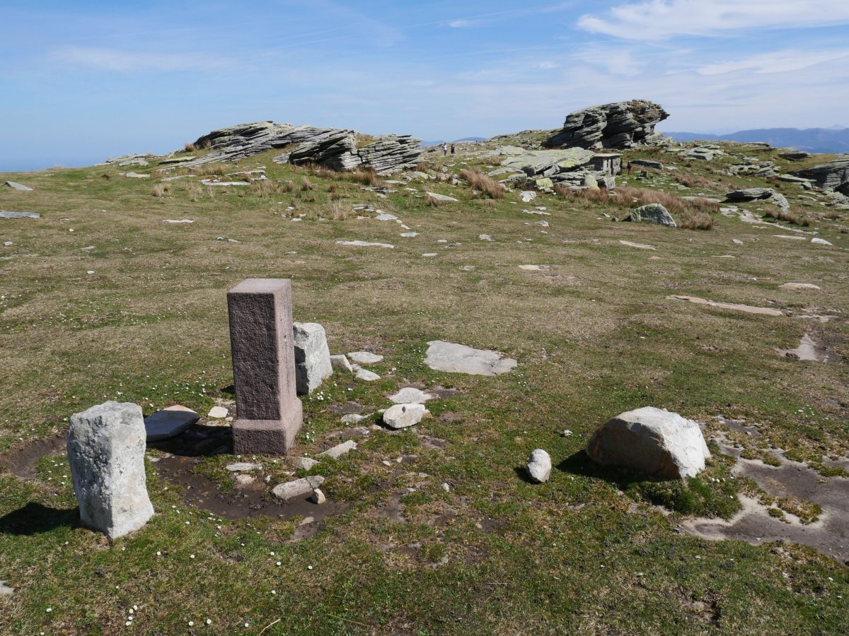 25. mugarria Larrunen