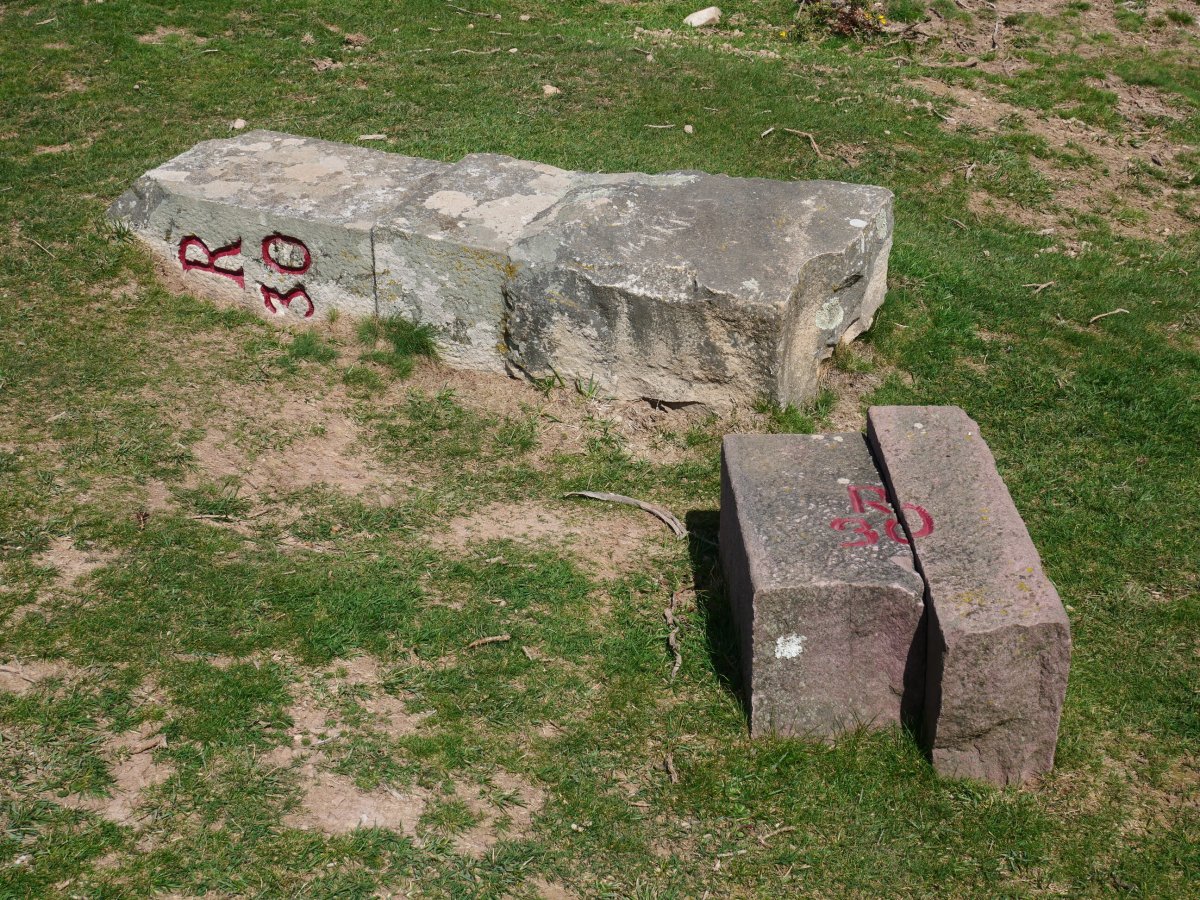 30. mugarria Larrunen