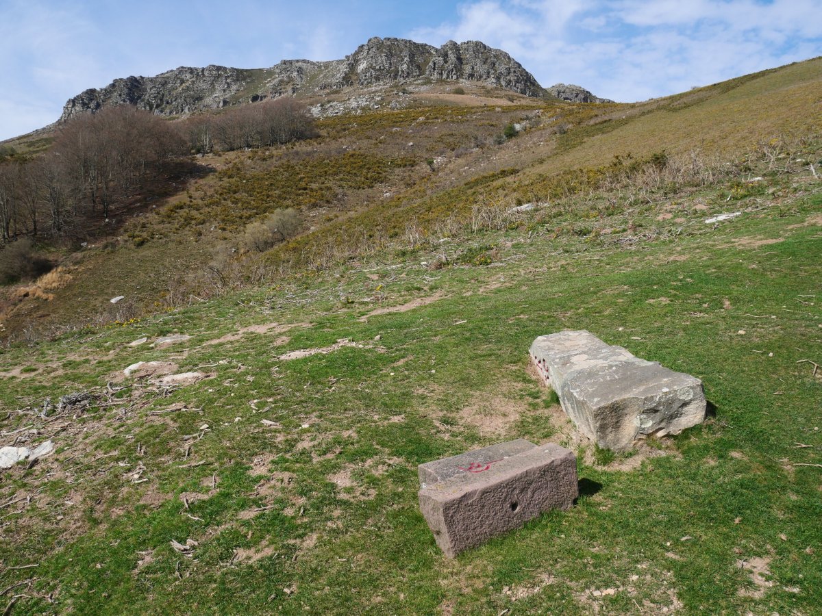 30. mugarria Larrunen