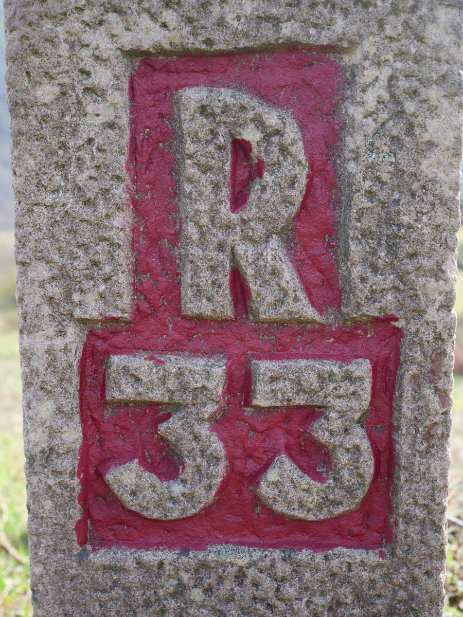 33. mugarria, Larrun