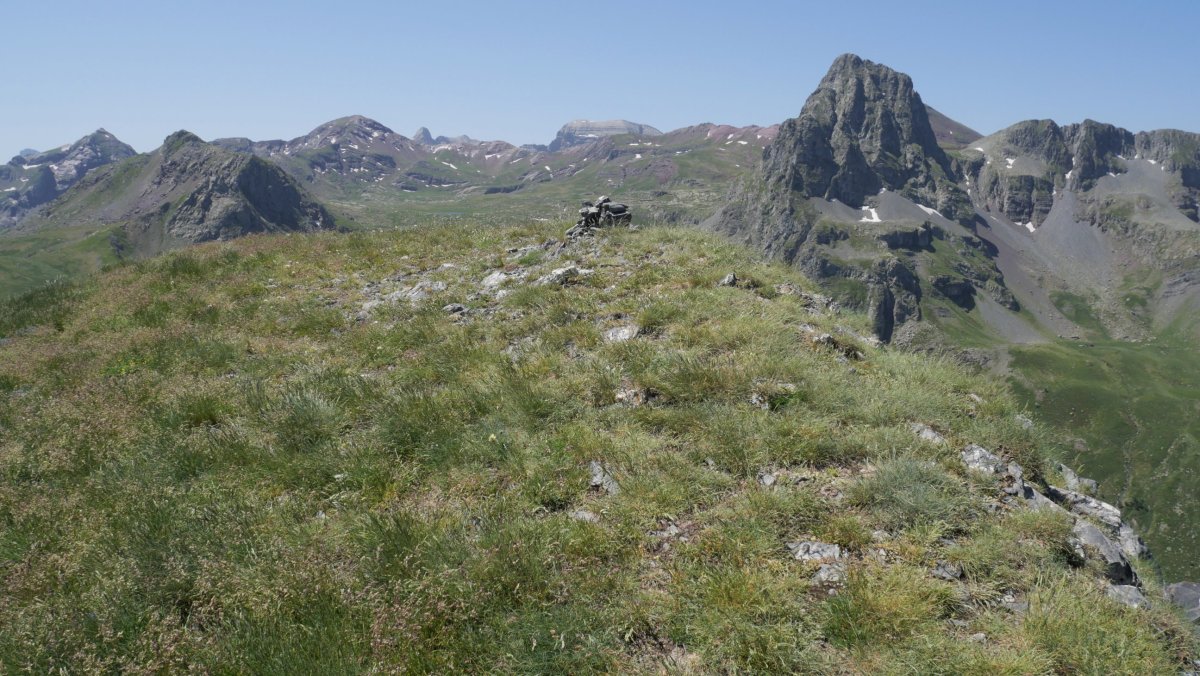 Cuyalaret tontorra, atzean Anayet duela