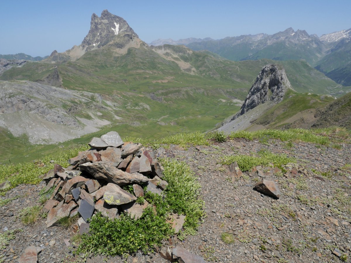 "Pointe" izenarekin izendatuta dago Peña Blancaren mendebaldeko tontorra