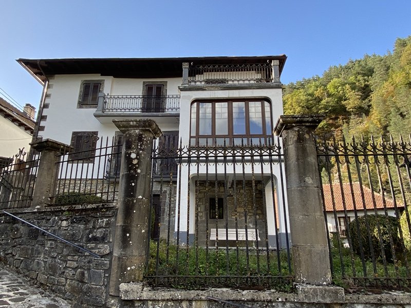 Julian Marco Etxea. Uztarroze