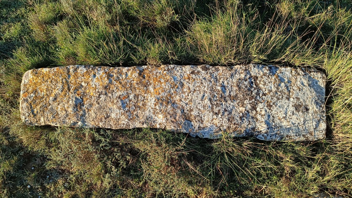 MONOLITO DE PIEDRAFITA. FRAGMENTO INFERIOR.